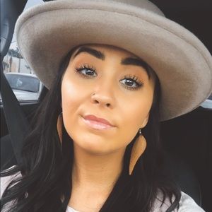 Meet your Posher, Celia